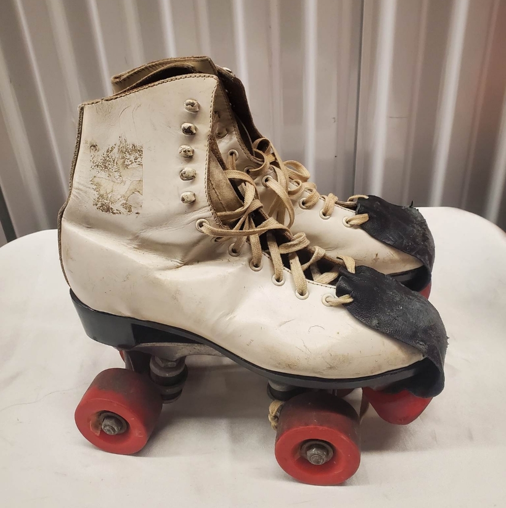 Vintage Dominion Canada Skates White Red Wheels